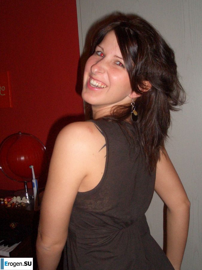 An appetizing student took off everything and showed a shaved pussy. Slide 51