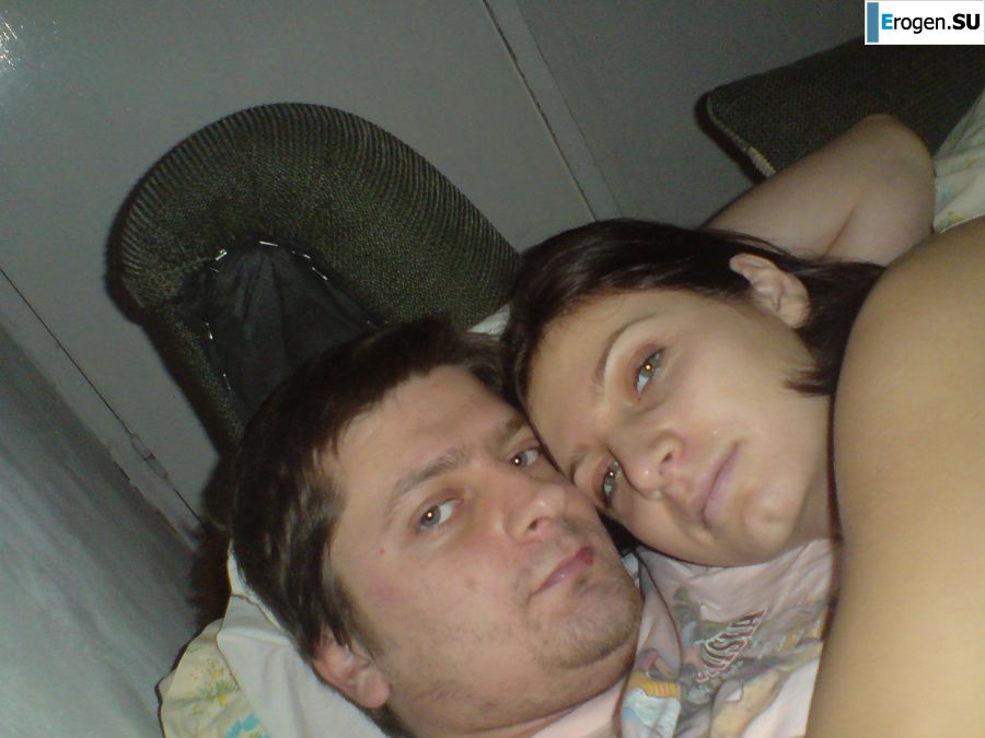 The girl undressed in front of her boyfriend and showed her wet pussy. Slide 1