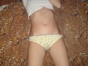 The girl undressed in front of her boyfriend and showed her wet pussy. Thumbnail 9