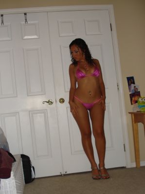 A woman with beautiful tits poses in a swimsuit and without him. Thumbnail 16