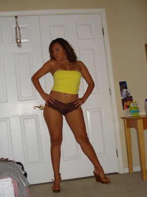 A woman with beautiful tits poses in a swimsuit and without him. Thumbnail 31