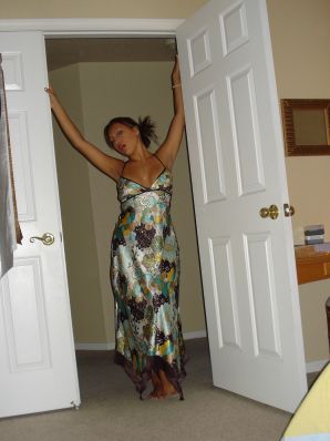A woman with beautiful tits poses in a swimsuit and without him. Thumbnail 8