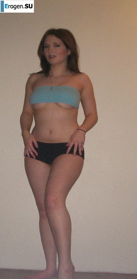 A girl with magnificent hips is spinning in front of the camera. Photo 6
