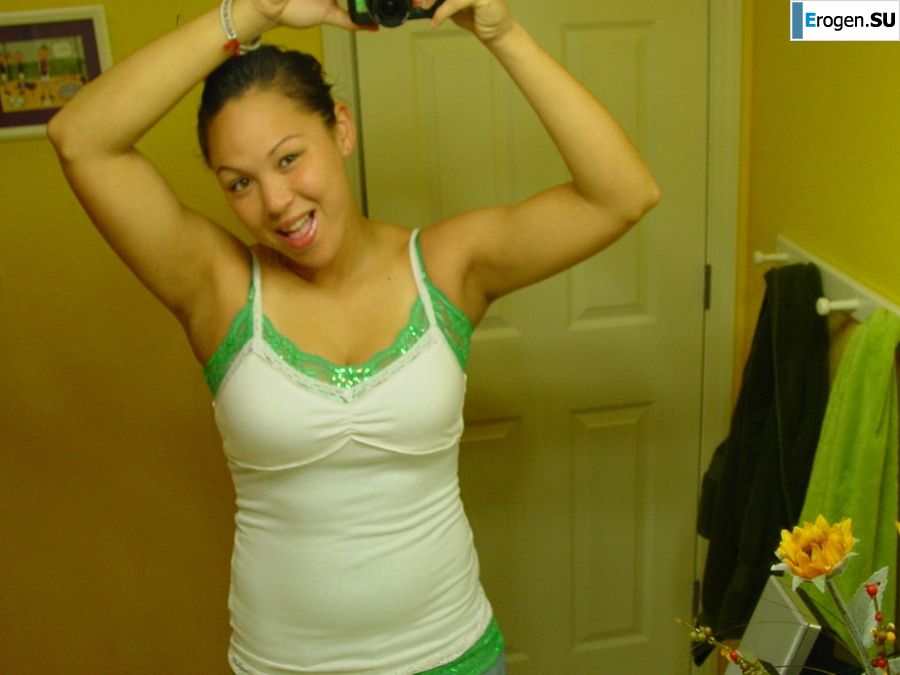 Appetizing Asian loves selfie with naked boobs. Slide 1