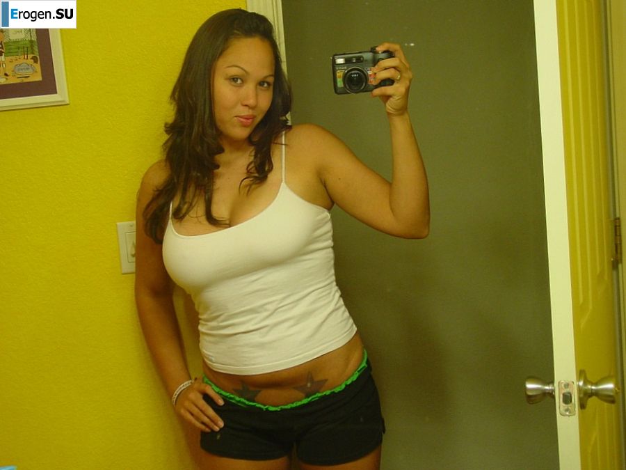 Appetizing Asian loves selfie with naked boobs. Slide 31