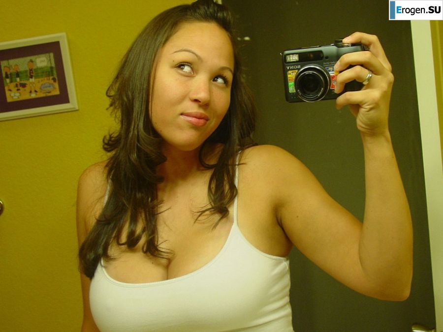 Appetizing Asian loves selfie with naked boobs. Slide 34