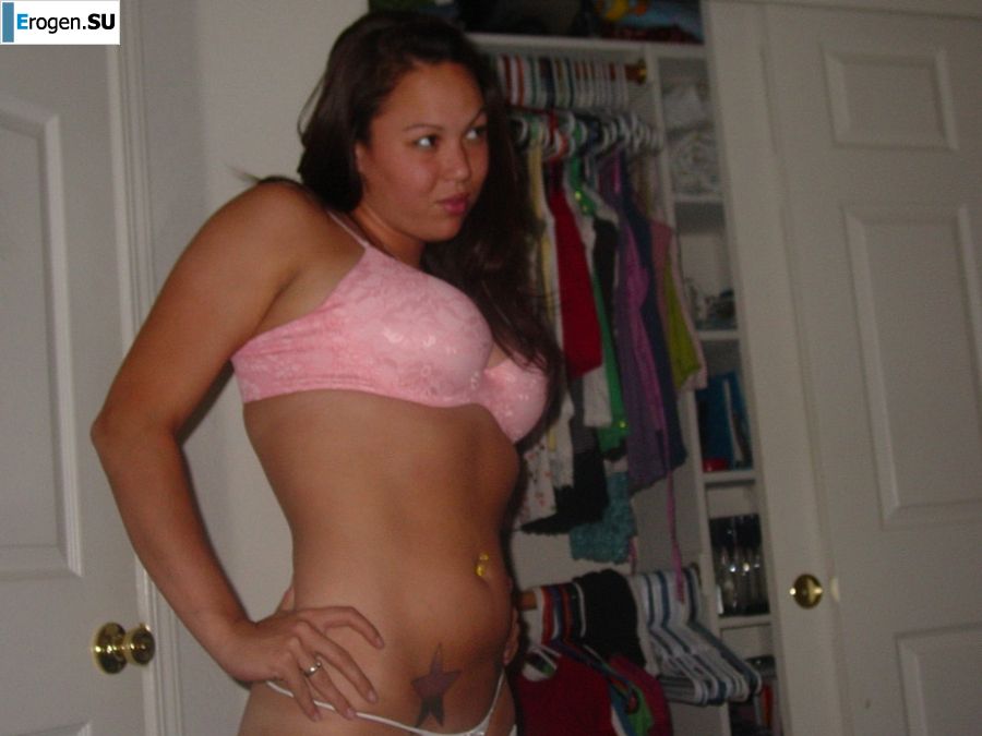 Appetizing Asian loves selfie with naked boobs. Slide 4