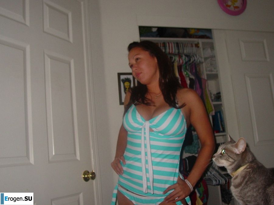 Appetizing Asian loves selfie with naked boobs. Slide 6