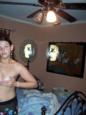 The brunette danced a striptease, undressed and spread her legs. Thumbnail 10