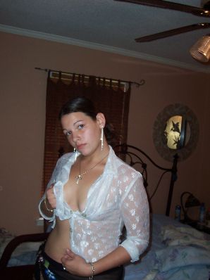 The brunette danced a striptease, undressed and spread her legs. Thumbnail 12