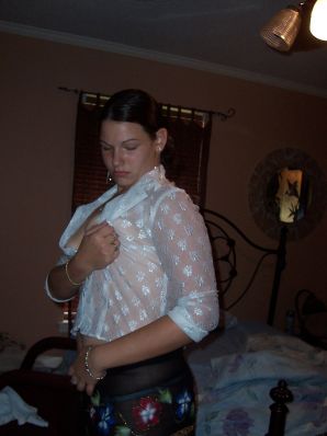 The brunette danced a striptease, undressed and spread her legs. Thumbnail 16