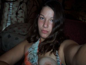 The brunette danced a striptease, undressed and spread her legs. Thumbnail 4