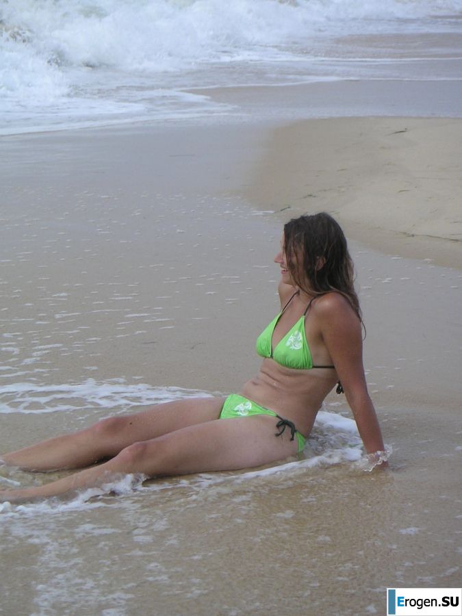 A girl shows a beautiful body to a guy and caresses herself. Slide 30