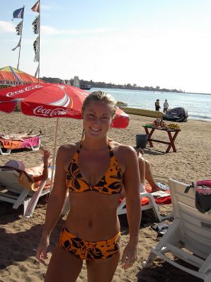 Athletic girl showed elastic boobs. Thumbnail 2