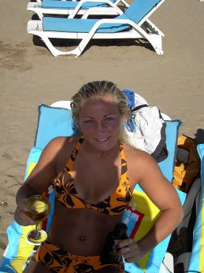Athletic girl showed elastic boobs. Thumbnail 21