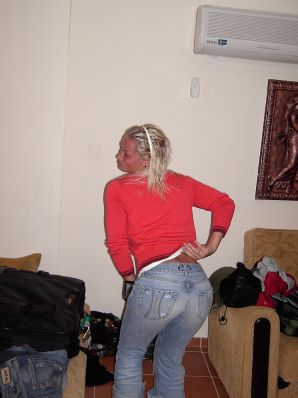 Athletic girl showed elastic boobs. Thumbnail 3