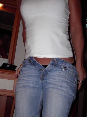 Athletic girl showed elastic boobs. Thumbnail 4