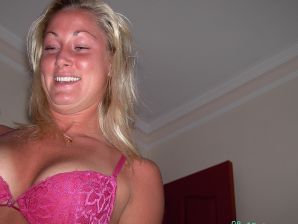 Athletic girl showed elastic boobs. Thumbnail 9