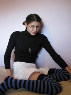 A pretty student is fingering a pussy and showing her labia. Thumbnail 30