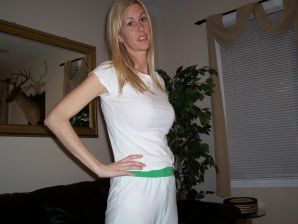 A mature blonde in pink lingerie showed her ass and took out a vibrator. Thumbnail 3