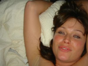 Juicy girl showed her labia and shaved pussy. Thumbnail 16