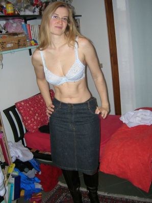 A tall blonde with wide hips undressed at home and showed tits. Part 2. Thumbnail 1