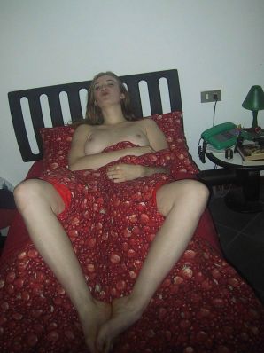 A tall blonde with wide hips undressed at home and showed tits. Part 2. Thumbnail 20