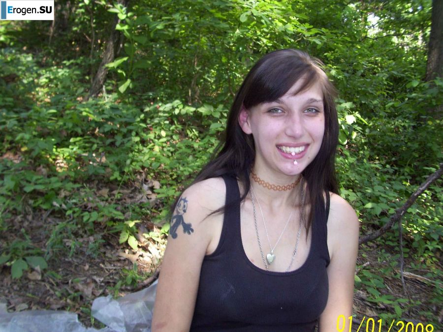 A sexy student undressed and showed her ass on a picnic. Slide 41