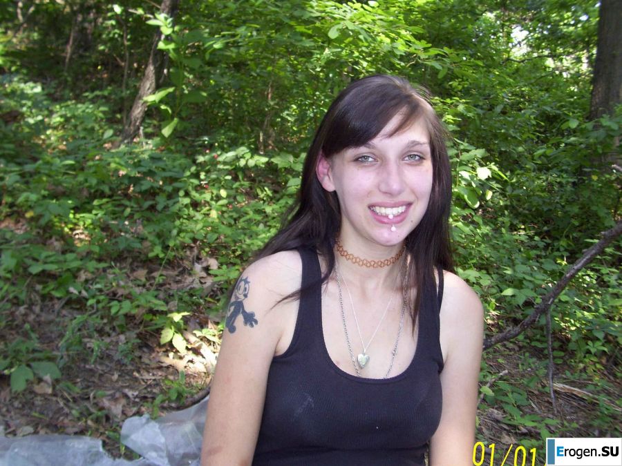 A sexy student undressed and showed her ass on a picnic. Slide 42
