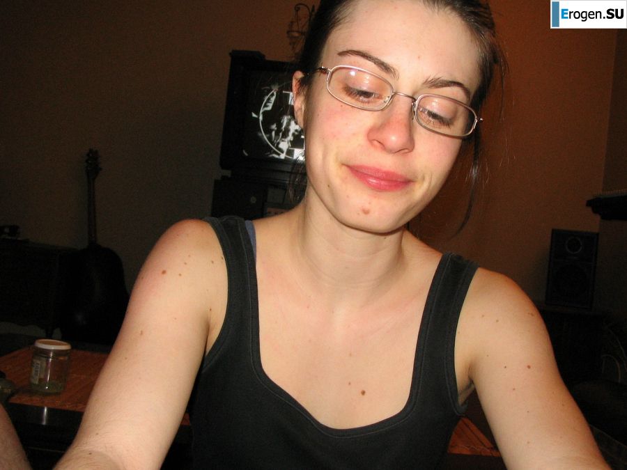A girl with a furry pussy masturbates in front of a guy. Slide 11