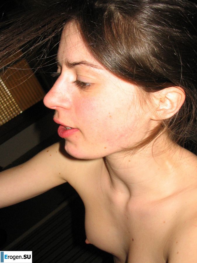 A girl with a furry pussy masturbates in front of a guy. Slide 24