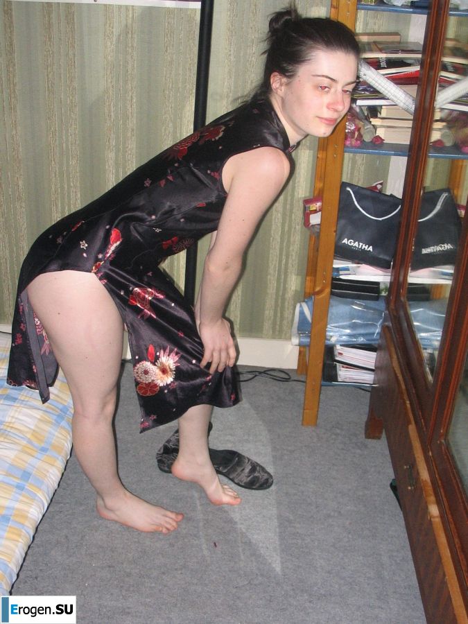 A girl with a furry pussy masturbates in front of a guy. Slide 26