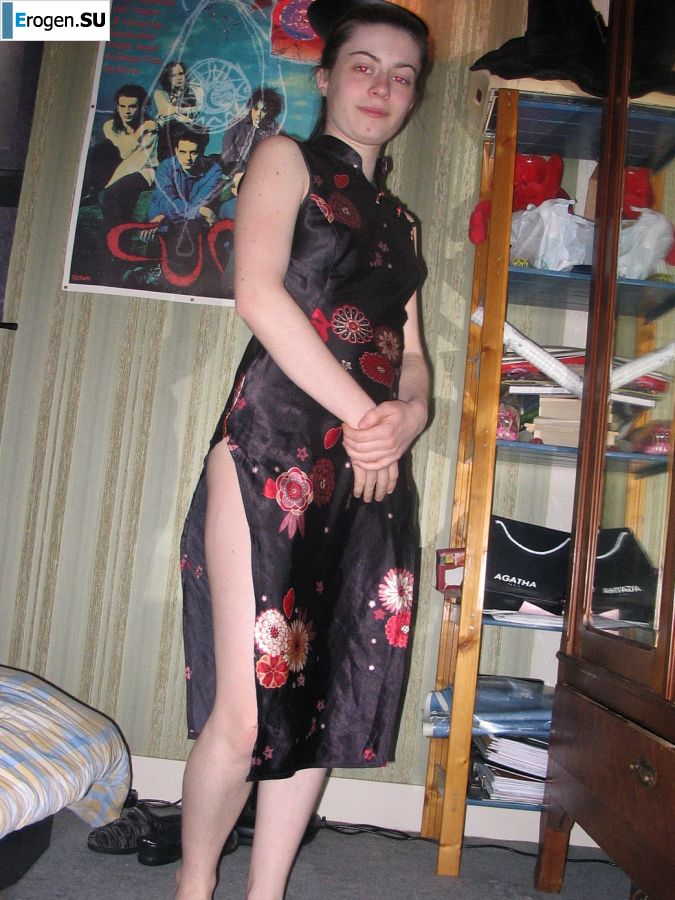 A girl with a furry pussy masturbates in front of a guy. Slide 27