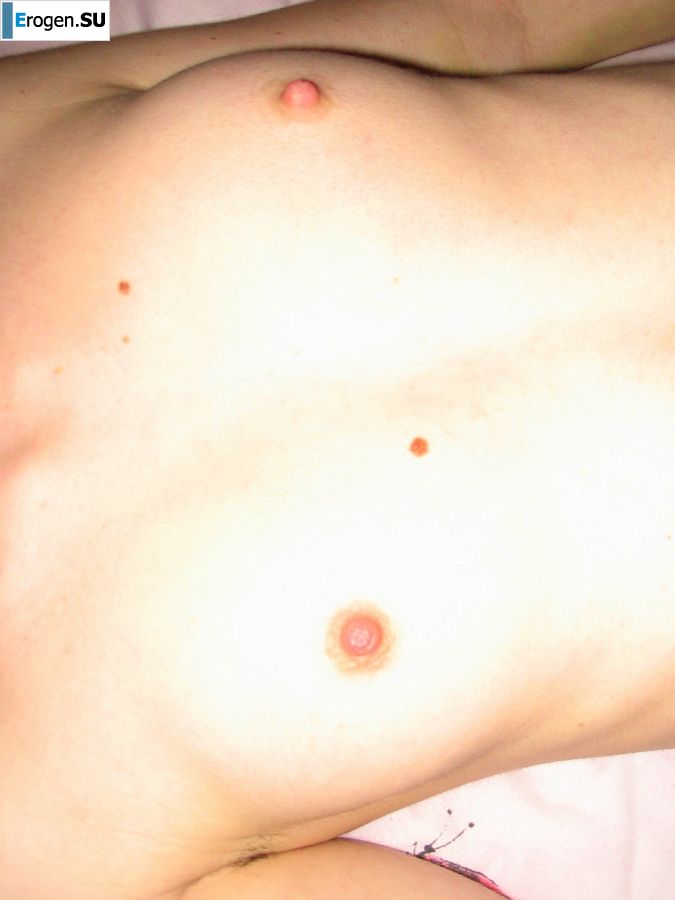 A girl with a furry pussy masturbates in front of a guy. Slide 9