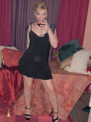 Fatal blonde in lingerie posing languidly and then undressing. Thumbnail 2