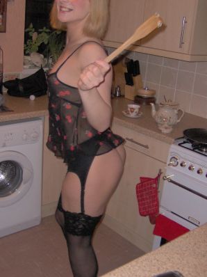 Fatal blonde in lingerie posing languidly and then undressing. Thumbnail 33