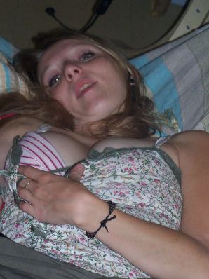 The red-haired beauty poses on the bed without panties, spread her legs. Thumbnail 8