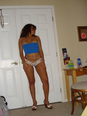 A woman with beautiful tits poses in a swimsuit and without it. Part 2. Thumbnail 31