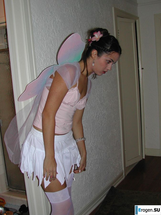 The dancer after work showed an elastic ass. Slide 3