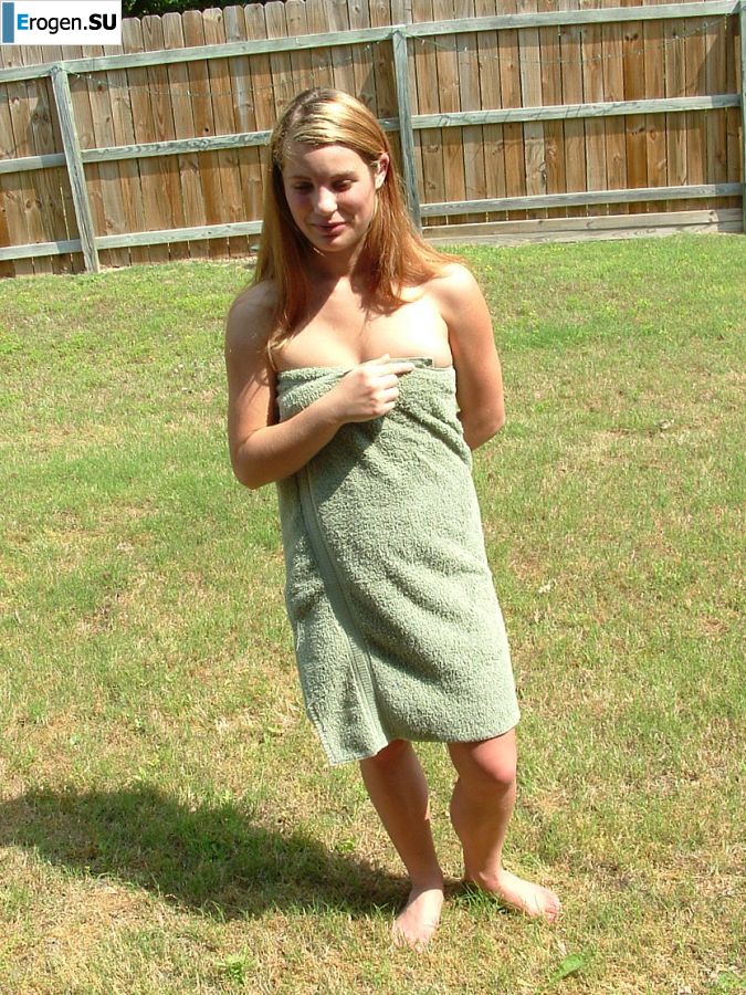 A blonde with a beautiful figure poses naked on the lawn. Part 3. Slide 16