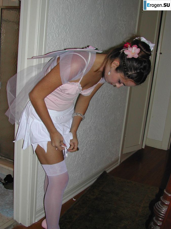 The dancer after work showed an elastic ass. Part 2. Slide 3