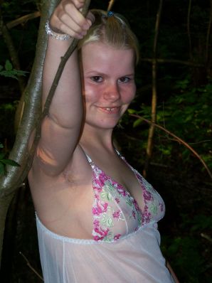 Appetizing magnificent blonde spread her legs right on the grass. Thumbnail 4