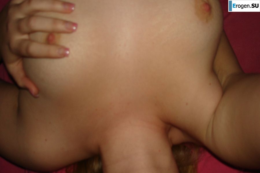 Appetizing blonde with lush hips took off her dress. Slide 10