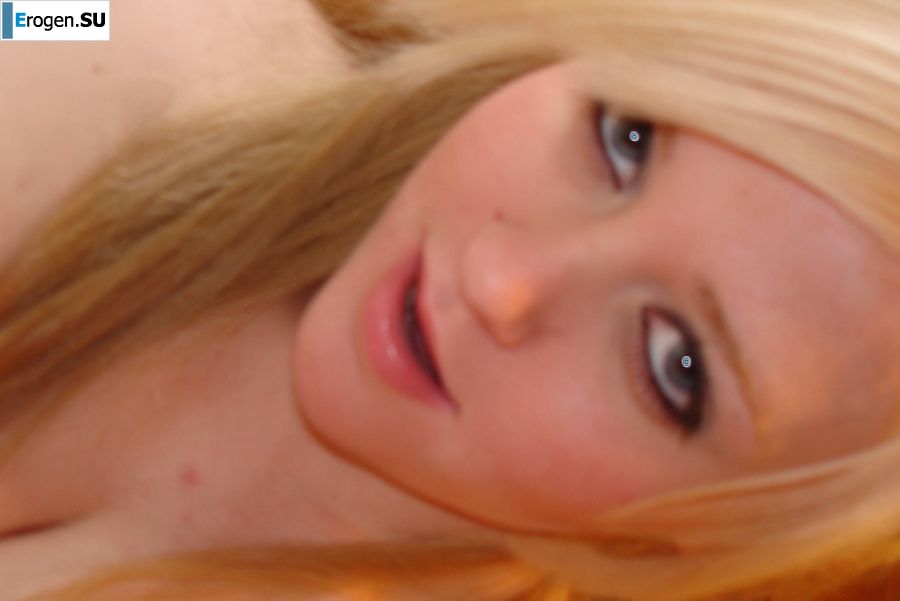 Appetizing blonde with lush hips took off her dress. Slide 12
