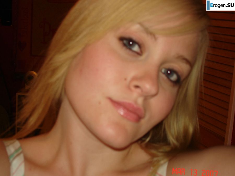 Appetizing blonde with lush hips took off her dress. Slide 18