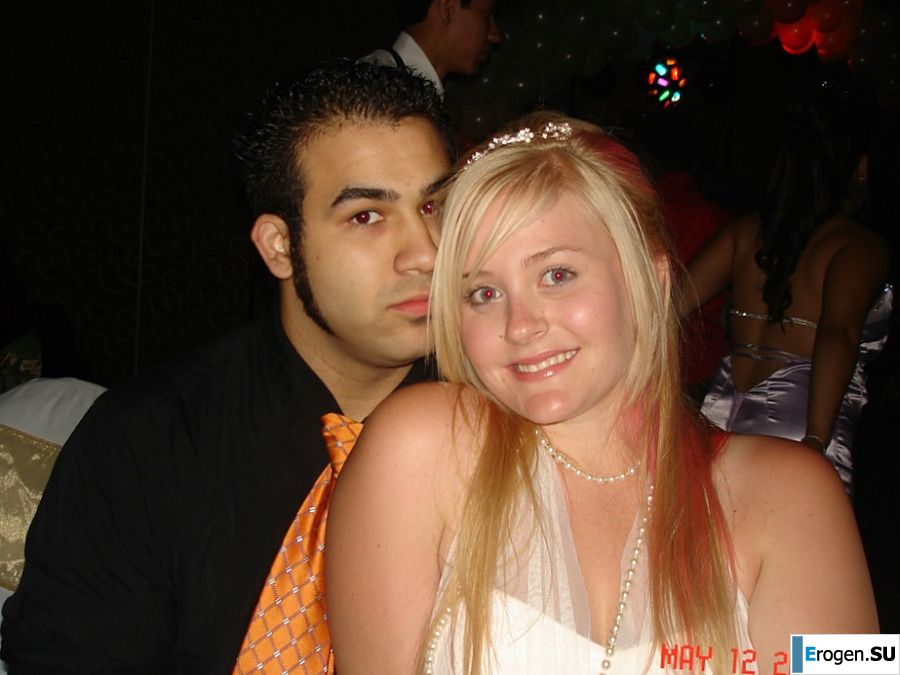 Appetizing blonde with lush hips took off her dress. Slide 39