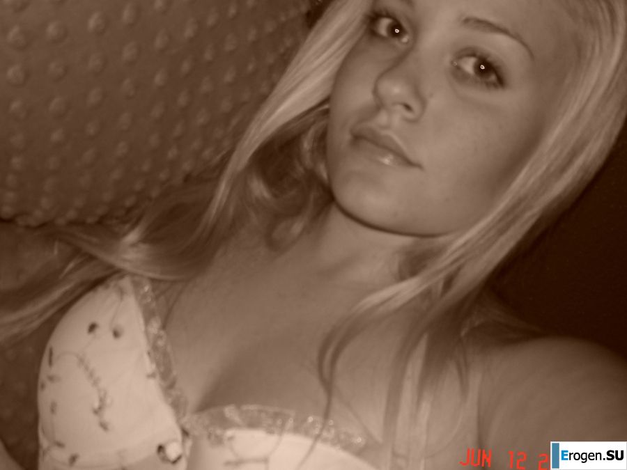 Appetizing blonde with lush hips took off her dress. Slide 51