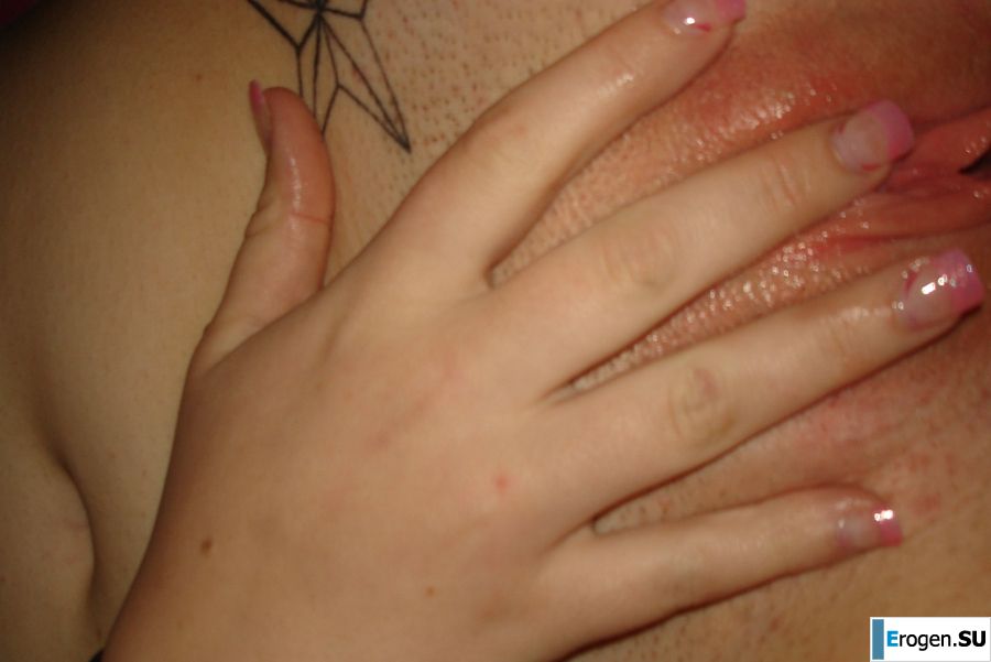 Appetizing blonde with lush hips took off her dress. Slide 6