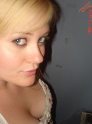 Appetizing blonde with lush hips took off her dress. Thumbnail 17