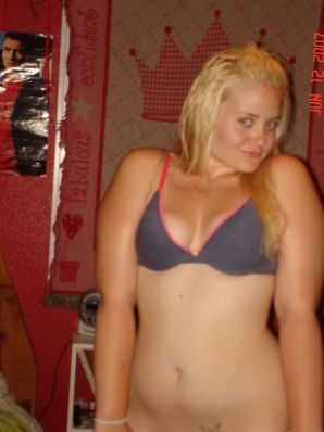 Appetizing blonde with lush hips took off her dress. Thumbnail 43